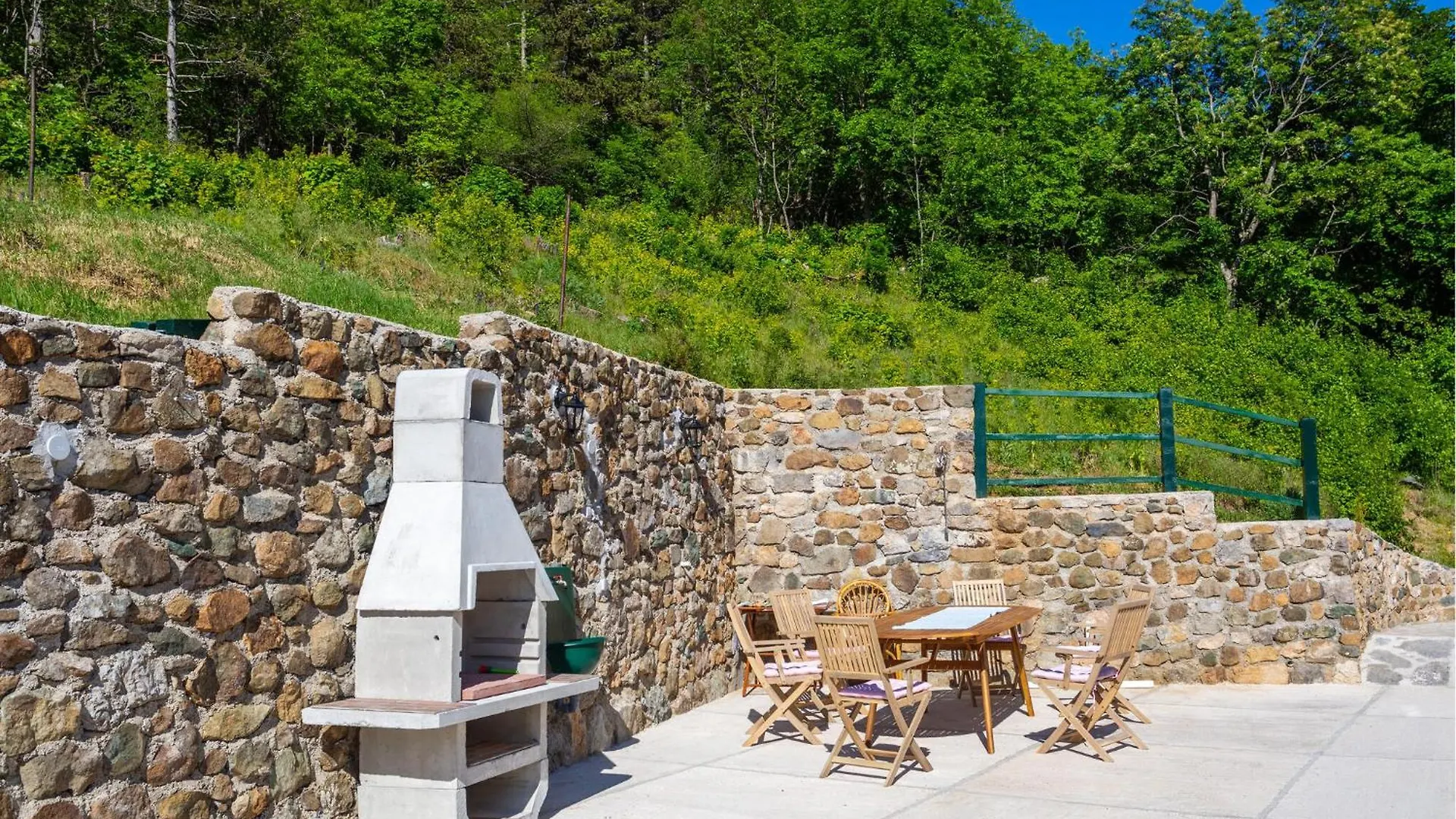Holiday home 2 Bedroom Beautiful Home In Gornji Lopci Vratnik