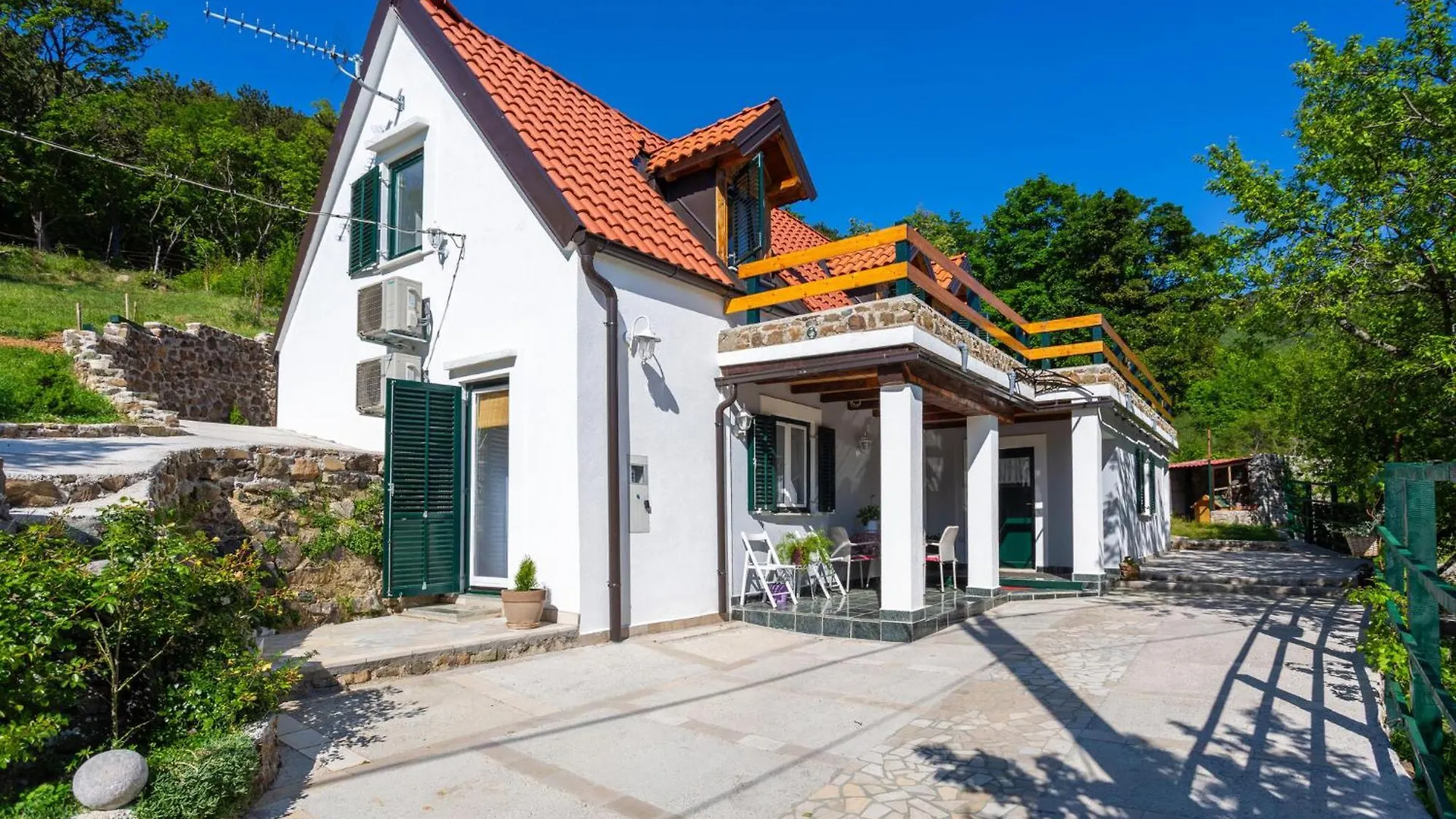 2 Bedroom Beautiful Home In Gornji Lopci Vratnik
