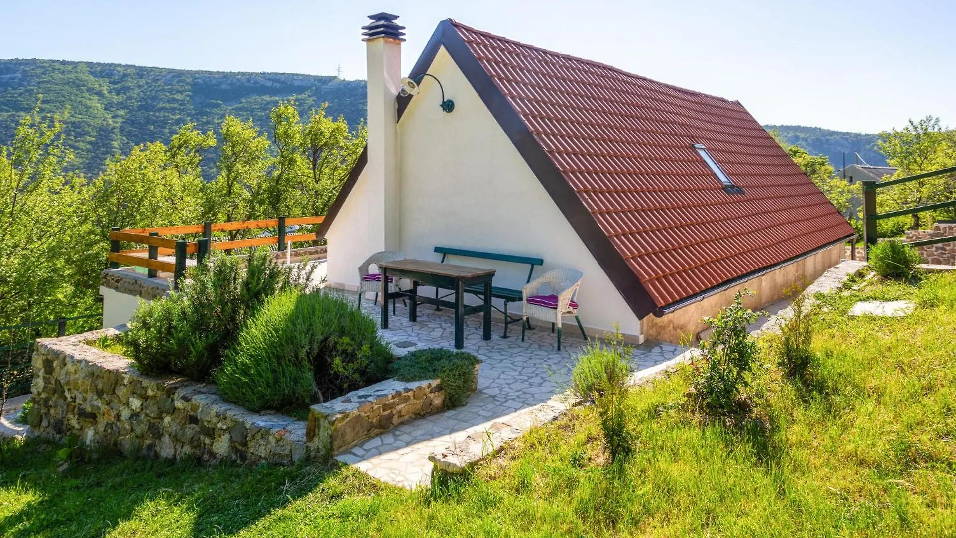2 Bedroom Beautiful Home In Gornji Lopci Vratnik