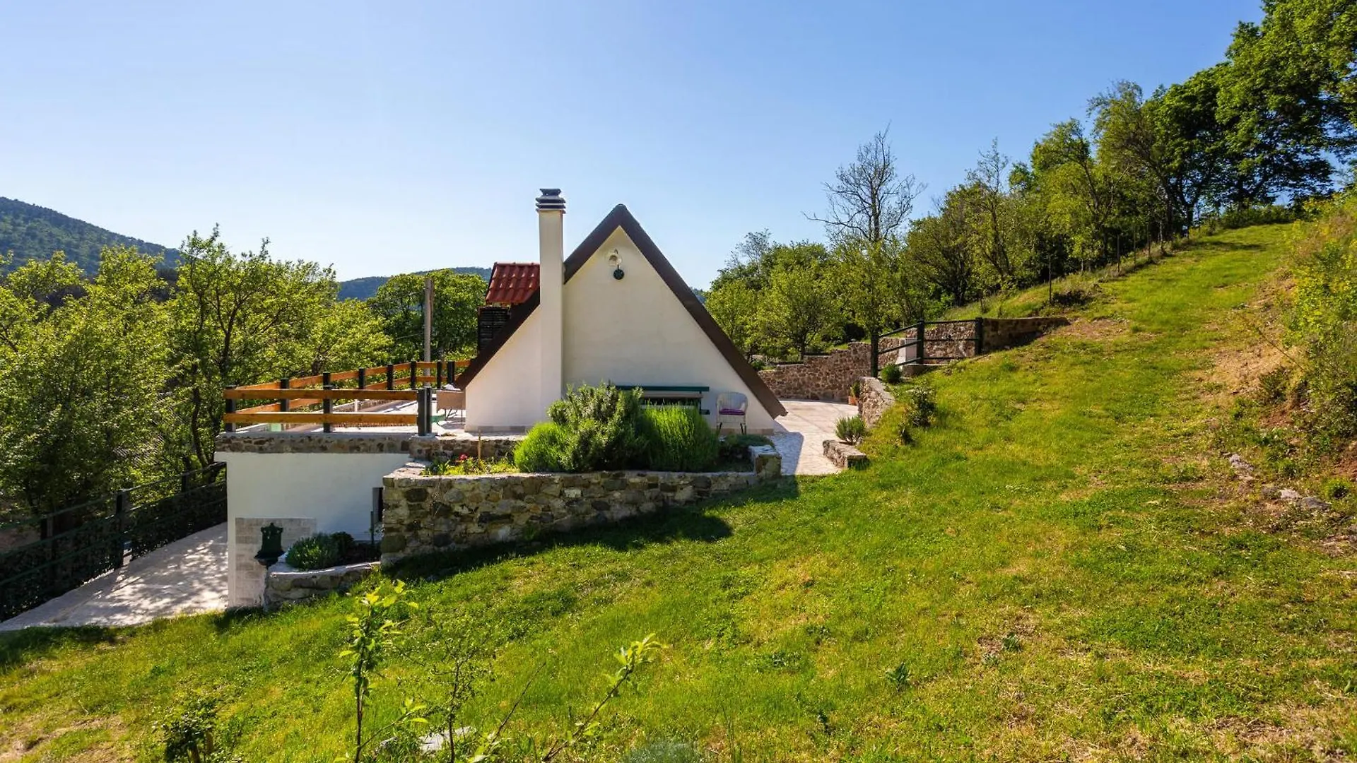 2 Bedroom Beautiful Home In Gornji Lopci Vratnik