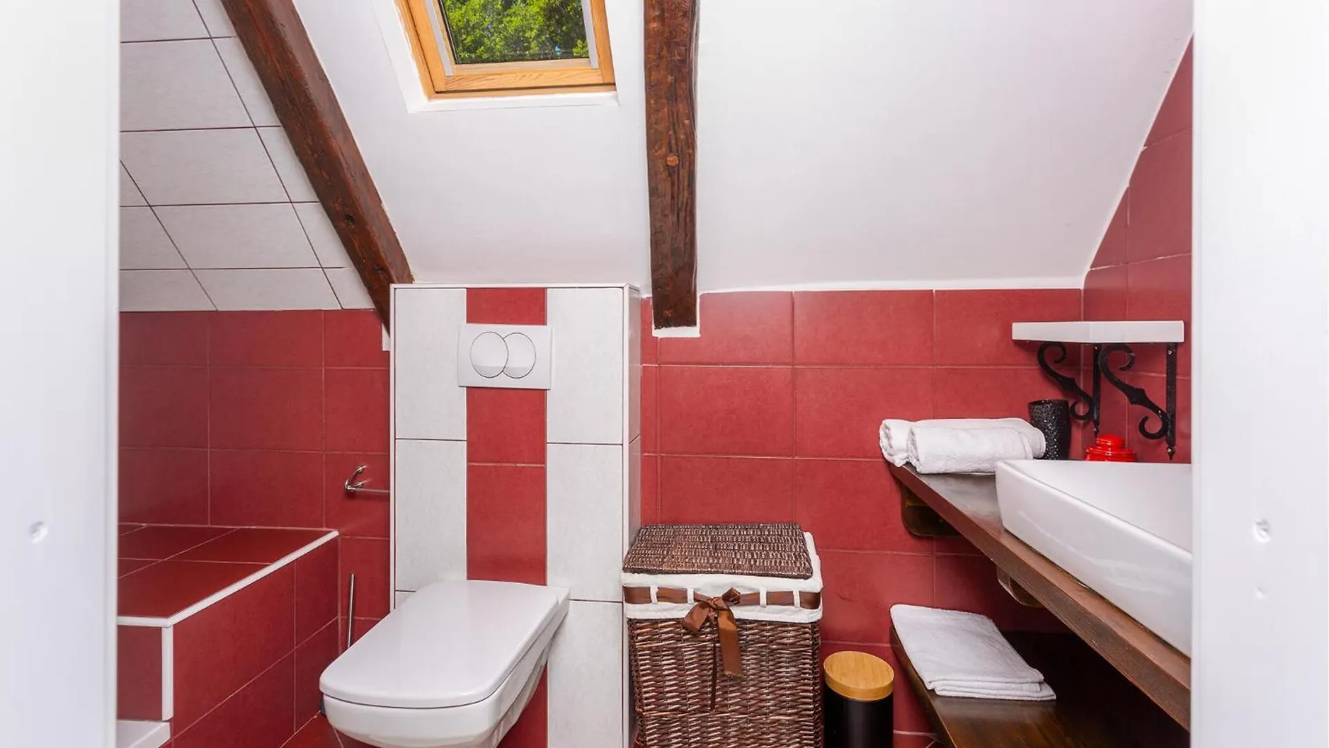 2 Bedroom Beautiful Home In Gornji Lopci Vratnik