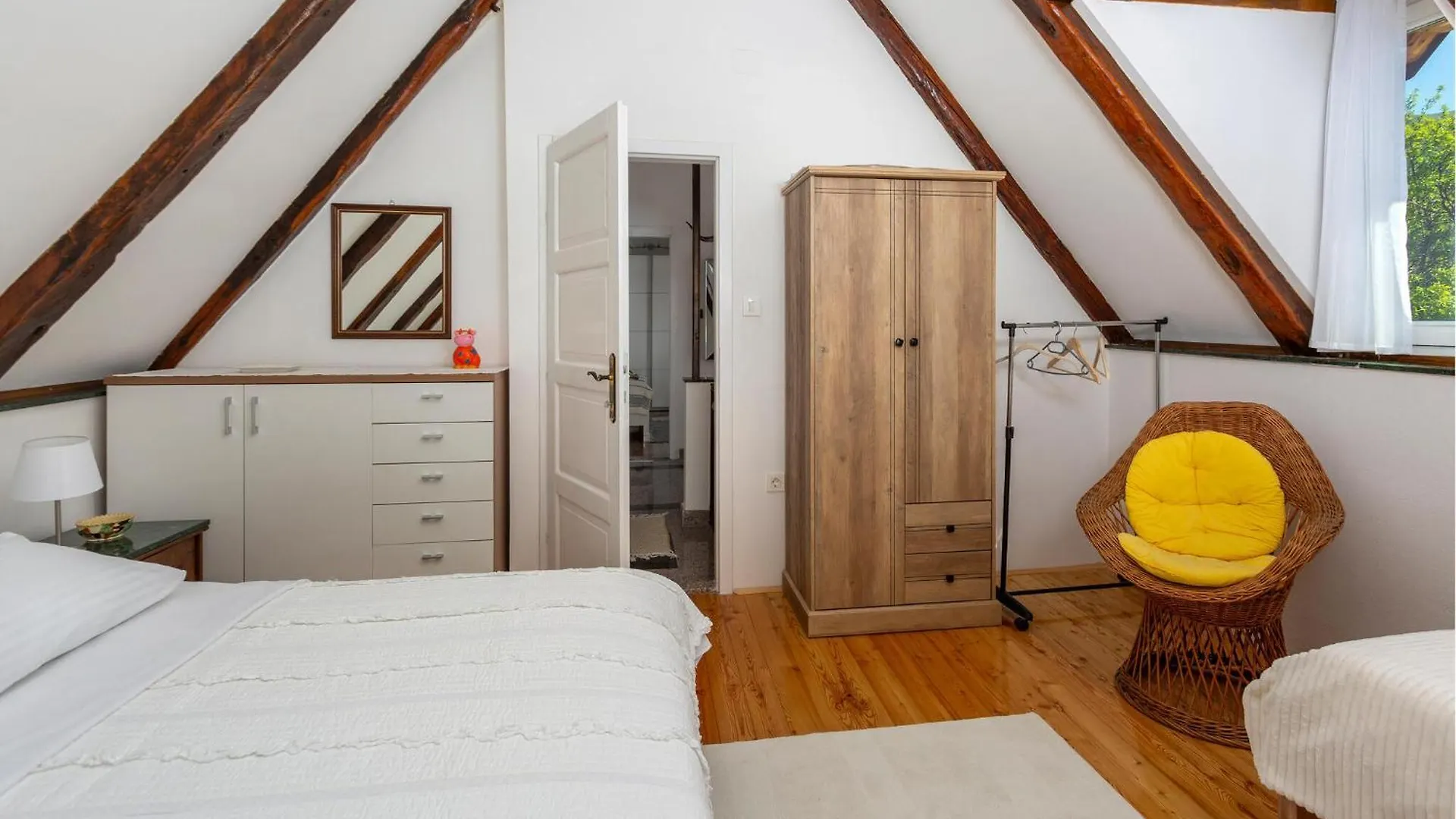2 Bedroom Beautiful Home In Gornji Lopci Vratnik Prázdninový dům