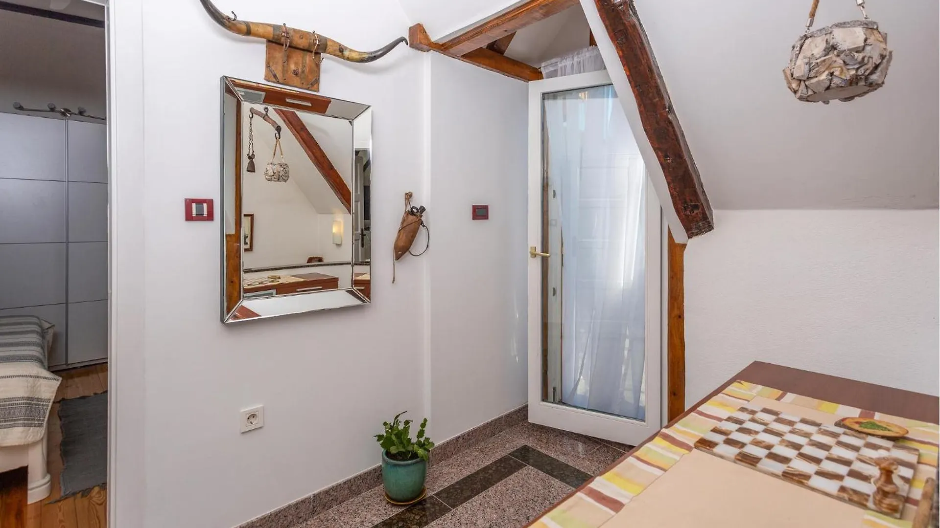 2 Bedroom Beautiful Home In Gornji Lopci Vratnik Prázdninový dům